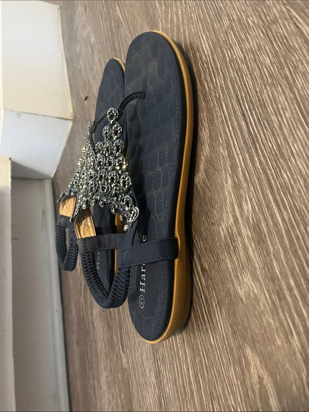 Harence sz 42 Navy Beaded T-strap Sandals great condition!